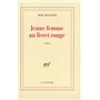 Jeune femme au livret rouge