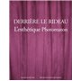 DERRIÈRE LE RIDEAU