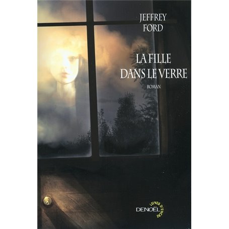 La fille dans le verre