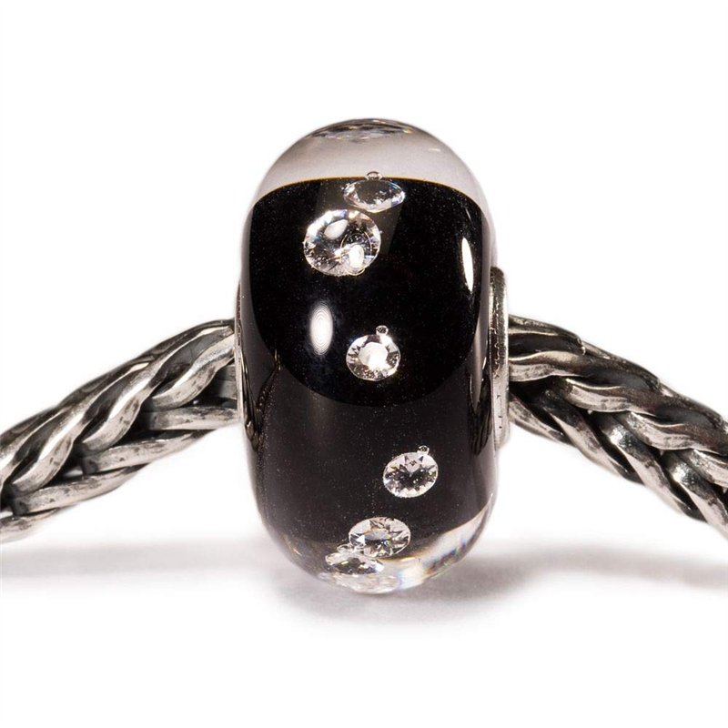 Image secondaire de Trollbeads Perle diamant universelle, noire – Breloque en verre fabriquée à la main | Verre et oxyde de zirconium | Collection U