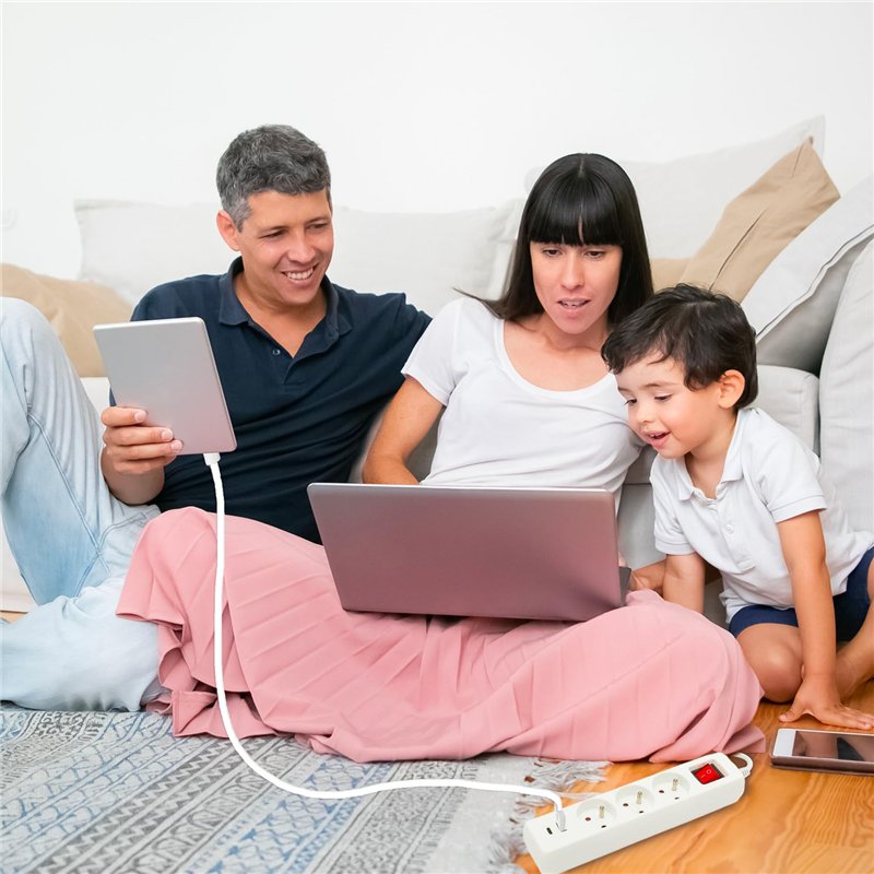 Image secondaire de Velamp MULTIP-FR-USB3 3 2P + T et 2 Sorties USB. avec Interrupteur. Multiprise pour Le Bureau ou la Maison. Certifiée NF, Blanc