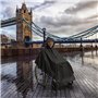 BRAMBLE - Poncho Imperméable Universel Premium avec Capuche pour Fauteuil Roulant
