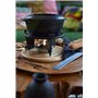 BAUMALU - Service à Fondue - Caquelon en Fonte - Couvercle Anti-Éclaboussures - Réchaud - Brûleur à Pâte - 6 Fourchettes - Plate