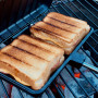 BBQ-Toro Moule à Croque-Monsieur Avec Sac de Transport | Gaufrier en Fonte Pour Barbecue | Rectangulaire, Long Manche | Déjà Cui