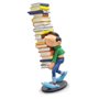 Plastoy - 00300 - Resine-Gaston Portant Une Pile De Livres