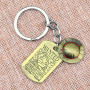 Ansamy Porte-clés One Piece Manga Porte-clés en Métal Luffy Avec Chapeau de Paille Cosplay Cadeau pour Enfants et les Fans d'Ani