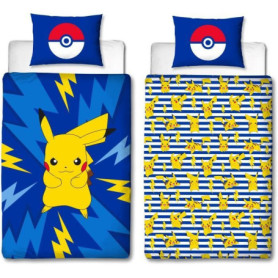 Parure de lit réversible - POKEMON - Pikachu IV - Microfibre - 1 housse de couette 140 x 200 cm + 1 taie 63 x 63 cm Parure de lit réversible - POKEMON - Pikachu IV - Microfibre - 1 housse de couette 140 x 200 cm + 1 taie 63 x 63 cm