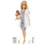 Barbie Métiers coffret Pédiatre avec poupée blonde en blouse blanche de médecin, bébé et accessoires, jouet pour enfants, GVK03