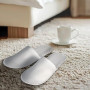 Lot de 20 paires de pantoufles jetables avec pochette pour invités, pantoufles en vrac pour hôtel, spa, voyage, maison sans chau
