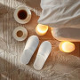 Lot de 20 paires de pantoufles jetables avec pochette pour invités, pantoufles en vrac pour hôtel, spa, voyage, maison sans chau